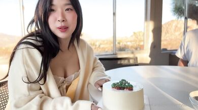 Elle Lee, Sweet Asian Rewards Boyfriend For Her Cake Onlyfans Video Leaked