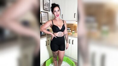 ItsYourQueenGee, QueenGee, Queenie, Kitchen Ingredients Food Nude Play Onlyfans Video Leaked