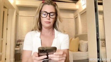 Diora Baird, Smoking Glasses Babe Fingering Live Stream Onlyfans Videl Leaked