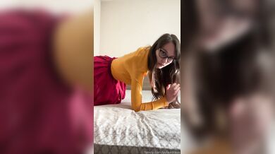 Laylaa Draya, Glasses Velma Cosplay Doggy-Style Sextape Onlyfans Video Leaked