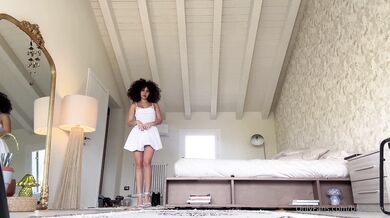 BeaSecrets, Beatrice Segreti, Curly Haired Babe Getting Her Pussy Licked On Sex Chair Onlyfans Video Leaked