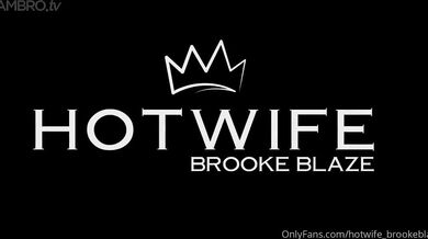 Hotwife Brooke Blaze - New Orlean Airport - Hubby's view