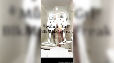 Muun grl × Blkmusclefreak - Shower sex