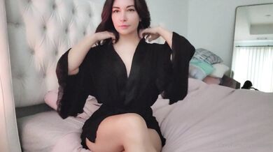 Alinity, Nude Play With Her Perfect Body in Bed Onlyfans Video Leaked