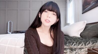 Kittyxkum, Creaming On a Clear Dildo Onlyfans Video Leaked