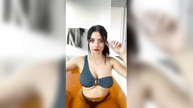 Julia Burch, Bikini Bathtub Live Stream Onlyfans Video Leaked