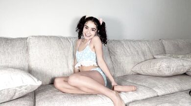 Jameliz, Horny Teen Girl Fucking A Big Dildo Onlyfans Video Leaked