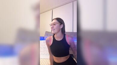 Taila Maddison, Glasses Babe Live Stream Quickie Onlyfans Video Leaked