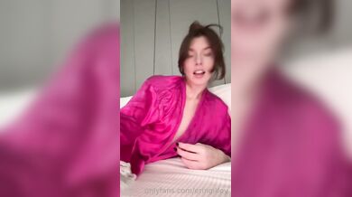 Erin Gilfoy, Sexy Babe Topless Reading Erotica Live Stream Onlyfans Video Leaked