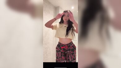 Aishah Sofey, Stripping Into Her Gym Bra Onlyfans Video Leaked