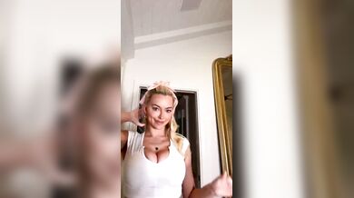 Lindsey Pelas, Sexy Fishnet Lingerie Try-On-Haul Onlyfans Video Leaked