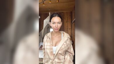 Rachel Cook, Hot Striptease In The Cabin Onlyfans Video Leaked