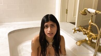Mia Khalifa, Hot Arab Babe Naked Bathtub Vlog Tease Onlyfans Video Leaked