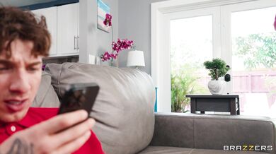 LUCY AND MONEY LOVES BIG LOAD