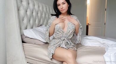 Alinity, Sexy Babe Teasing Her Naked Perfect Body In Bed Onlyfans Video Leaked