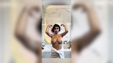 Mia Khalifa, Wet Bathtub Big Natural Tits Tease Onlyfans Video Leaked