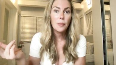 Diora Baird, Blonde Glasses Babe Nipslip During Live Stream Onlyfans Video Leaked