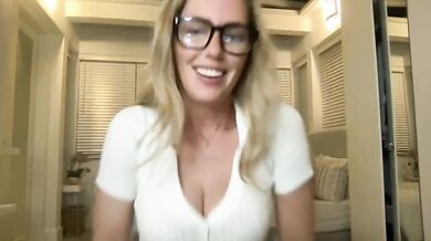 Diora Baird, Blonde Glasses Babe Nipslip During Live Stream Onlyfans Video Leaked