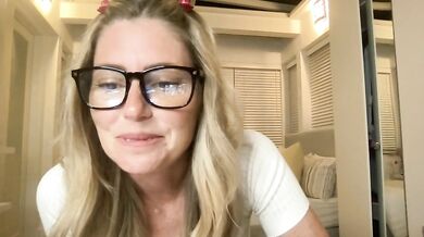 Diora Baird, Blonde Glasses Babe Nipslip During Live Stream Onlyfans Video Leaked