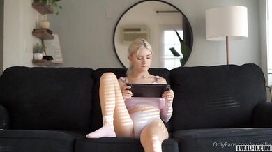 Eva Elfie, Fucking My Blonde Girlfriend On The Couch Onlyfans Video Leaked