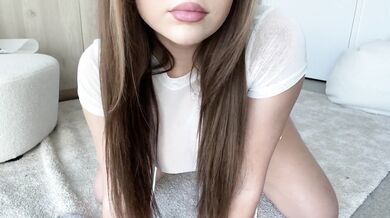 Lilith Cavaliere, Glasses Chick With Pawg Ass Sucking On A Big Dildo Onlyfans Video Leaked