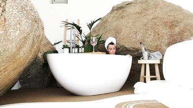 Anna Zapala, Hot Babe Nude Bathing In A Hot Tube Onlyfans Video Leaked