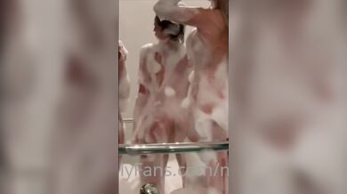 Emarrb, Soapy Bathtub Tease Onlyfans Video Leaked