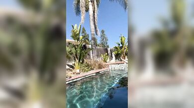 Emma Kotos, Sexy Babe Group Tease In Pool Onlyfans Video Leaked