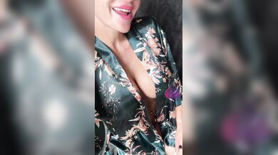 Bbcslutwife4u2 - Woke up horny and decide to see how long I could go without touching
