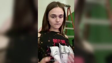 Megnutt02, Flashing And Squeezing Her Big Natural Tits  Onlyfans Video Leaked