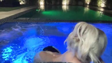 Stefanie Knight, Sexy Blonde Nude Pool Striptease Livestream Onlyfans Video Leaked