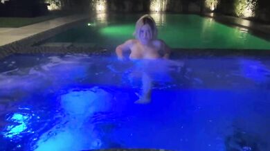 Stefanie Knight, Sexy Blonde Nude Pool Striptease Livestream Onlyfans Video Leaked