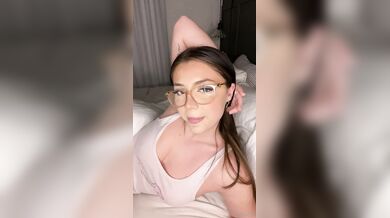Lilith Cavaliere, Glasses Babe Dirty Story Dildo Blowjob Livestream Onlyfans Video Leaked