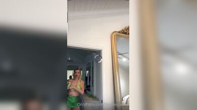 Lindsey Pelas, Hot Babe St Patricks Day Lingerie Try-On-Haul Onlyfans Video Leaked