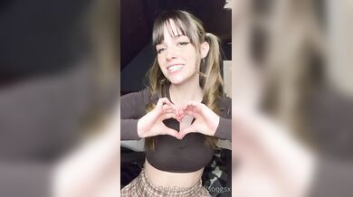Soogsx, Schoolgirl Fingering Masturbation Onlyfans Video Leaked