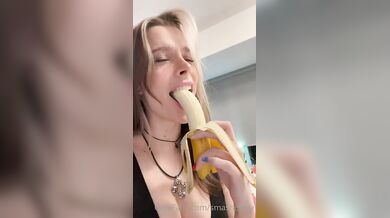 Ashley Matheson, Seductive Banana Blowjob Onlyfans Video Leaked