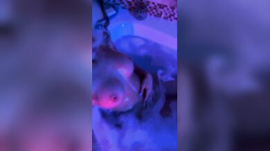 Rachel Cook, Midnight Soapy Naked Bathtub Tease Onlyfans Video Leaked