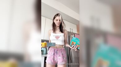 Ashley Matheson, Teen Kitchen Braless Perky Nipples Tease Onlyfans Video Leaked