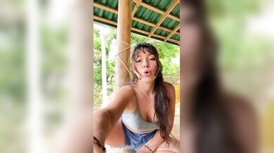 Erin Ashford, Hairy Pussy Outdoor Naked Striptease Onlyfans Video Leaked