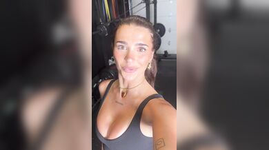 Arikytsya, Riding A Sybian Sex Machine In The Gym Onlyfans Video Leaked
