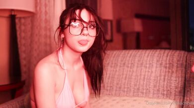 Lilmochidoll, Sloppy Glasses Blowjob Facial Pov Onlyfans Video Leaked