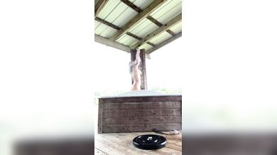 Swamp Barbee - shower