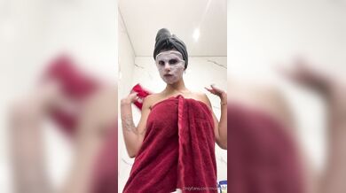 Mia Khalifa, Doing Facemask And Bare Naked Tits Tease Onlyfans Video Leaked