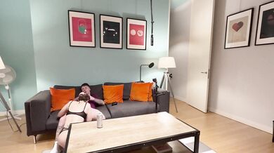 Queen Lucy - Seducing sons gamer friend