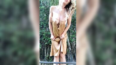 Diora Baird, Teasing Her Hot Body Outdoors Onlyfans Video Leaked