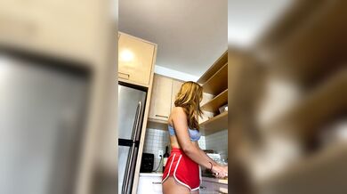 Brandy Gordon, Cooking Dinner In Her Sexy Blue Lingerie Onlyfans Video Leaked