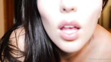 Orenda Asmr, Kissing Close-Up And Licking Asmr Onlyfans Video Leaked