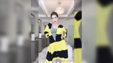 Amanda Cerny, Livestream Bee Outfit Striptease Onlyfans Video Leaked