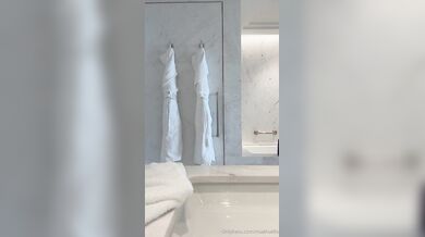 Mia Khalifa, Hot Arab Babe Post Shower Naked Tease Onlyfans Video Leaked
