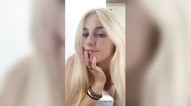 Dani Fae, Riding A Pink Dildo On The Floor Onlyfans Video Leaked